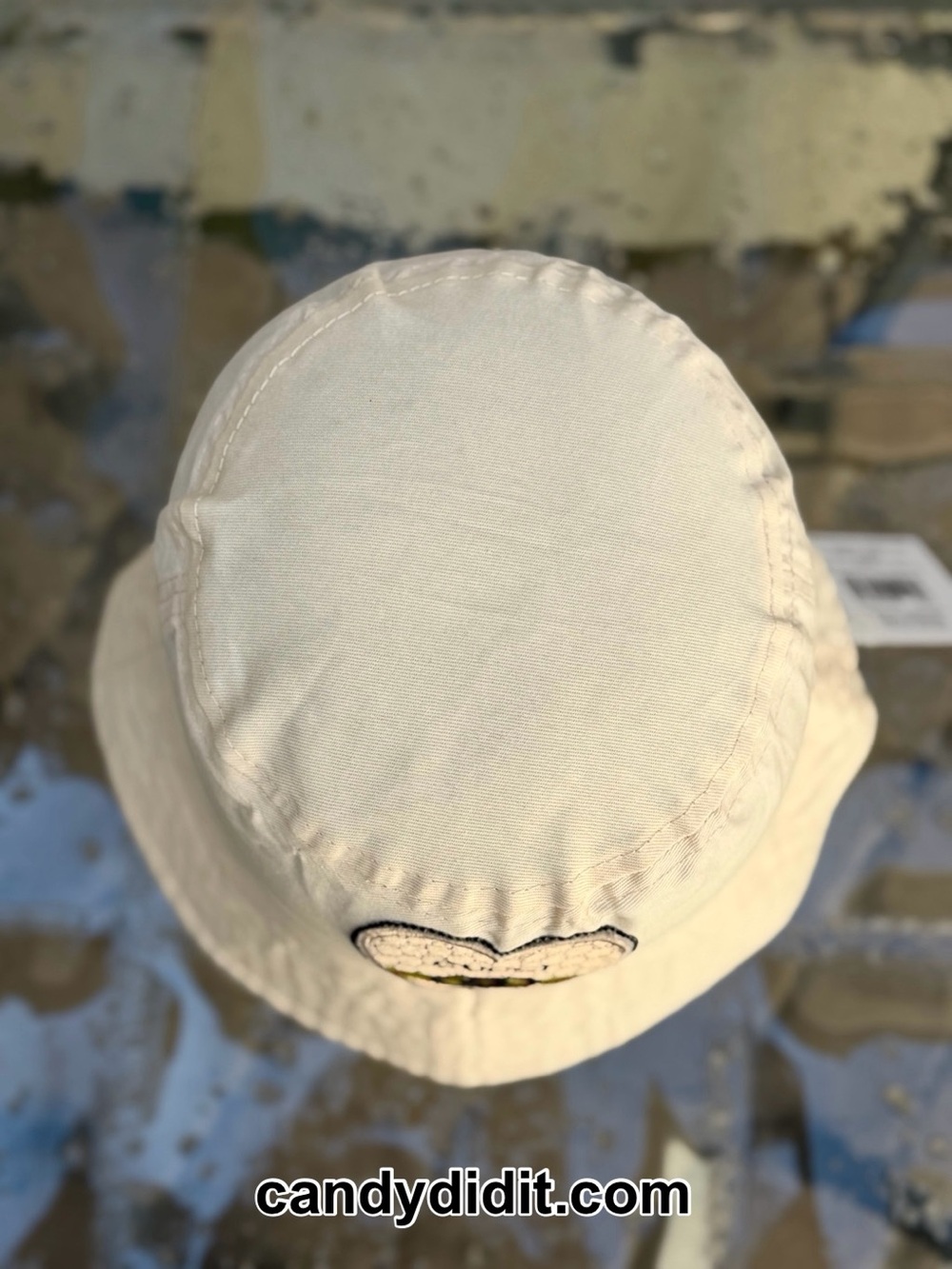 NWT Handmade Gucci Cream Bucket Hat with Heart Logo Patch - Picture 13 of 14
